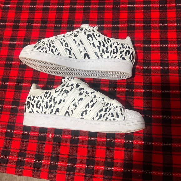 Adidas’s superstar low cheetah print - Picture 2 of 6